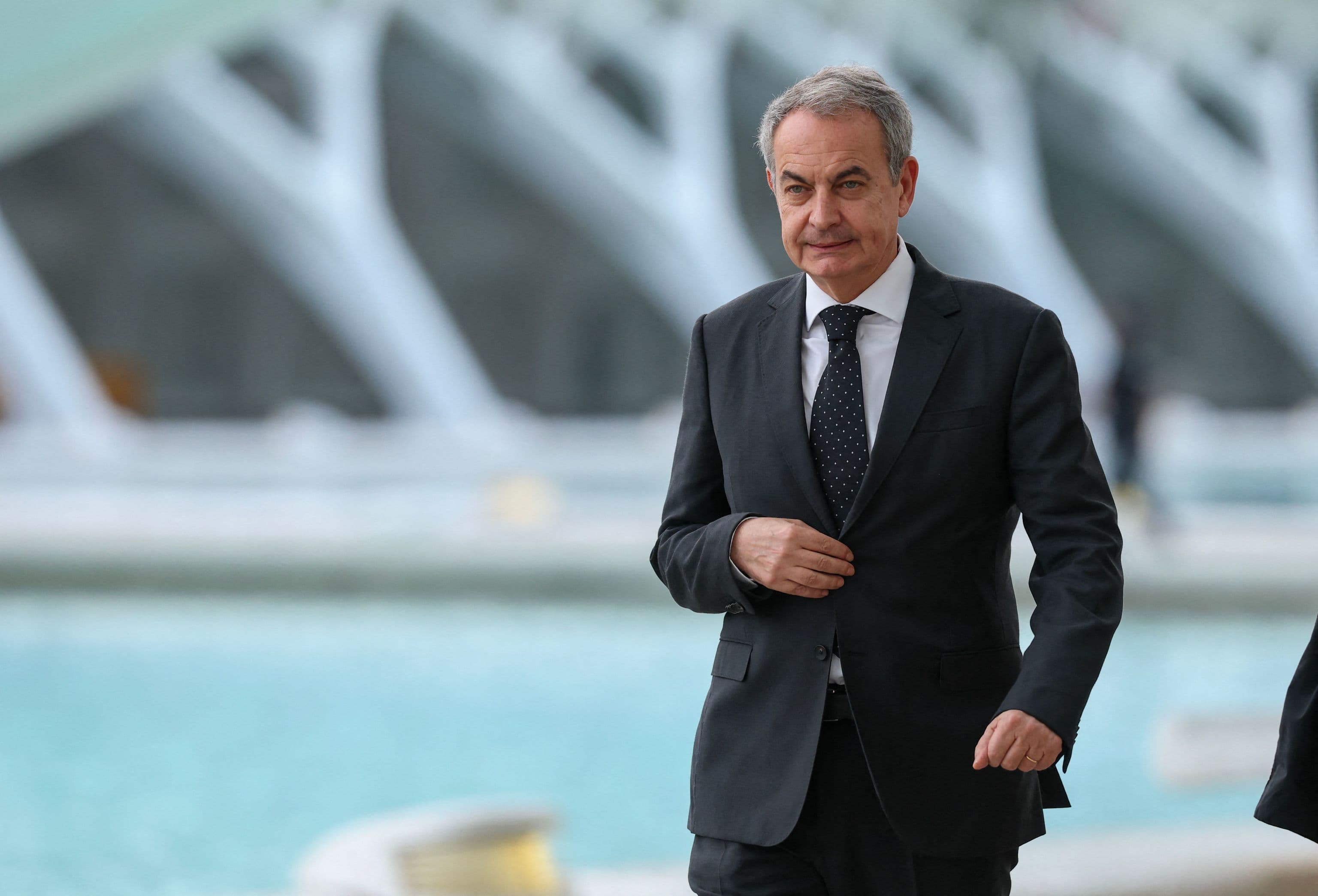Zapatero enfrenta acusaciones