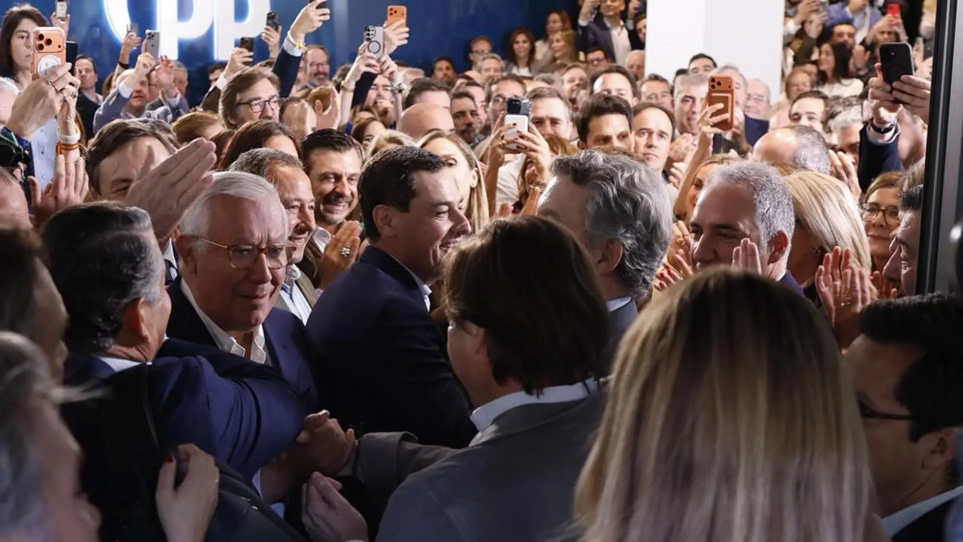 Moreno defiende gobierno en solitario