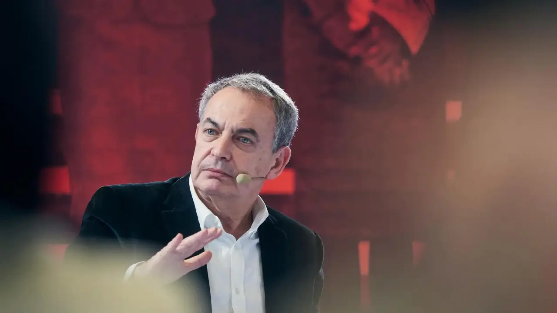 Juez bloquea cuentas de Zapatero