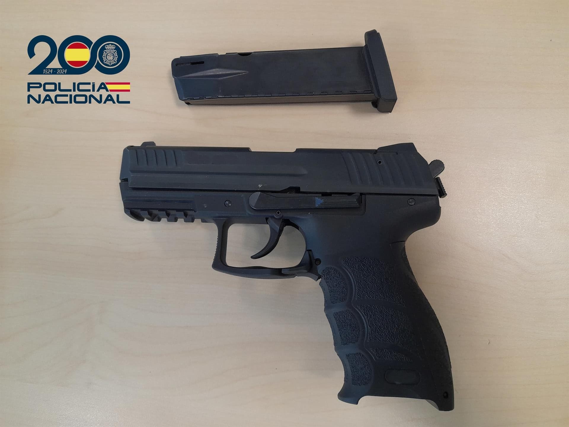 Anciano saca pistola en Ibiza